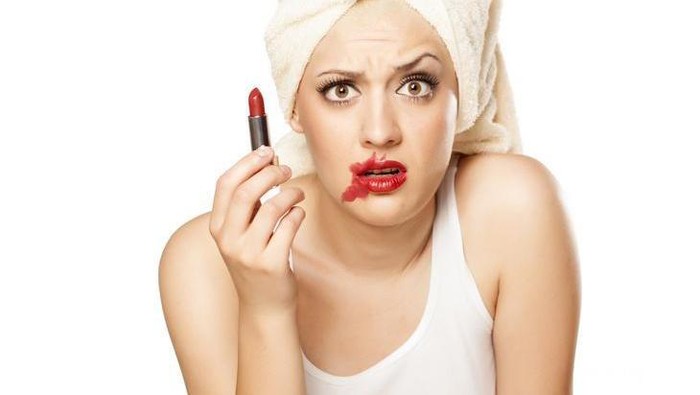 Kesalahan Pemakaian Lipstik yang Harus Dihindari