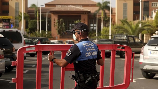 FOTO :  Panik Virus Corona di Hotel Spanyol