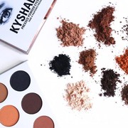 Kylie Jenner Luncurkan The Bronze Palette Kyshadow Kit