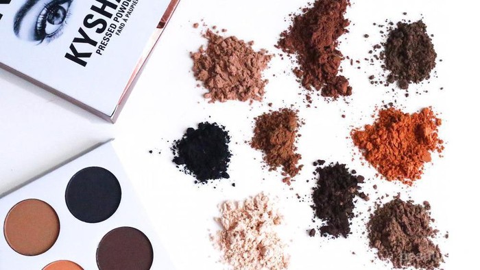 Kylie Jenner Luncurkan The Bronze Palette Kyshadow Kit