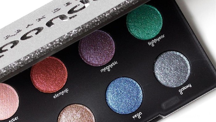 Makeup Mata Berkilau dengan Urban Decay Moondust Eyeshadow