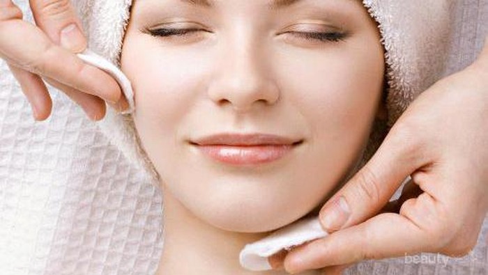 5 Hal Berikut Bantu Bersihkan Makeup dengan Benar