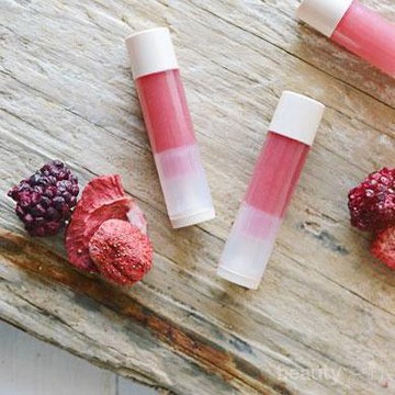 Ternyata Kamu Bisa Membuat Lipstick Matte Sendiri dengan Cara Ini