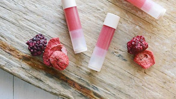 Ternyata Kamu Bisa Membuat Lipstick Matte Sendiri dengan Cara Ini