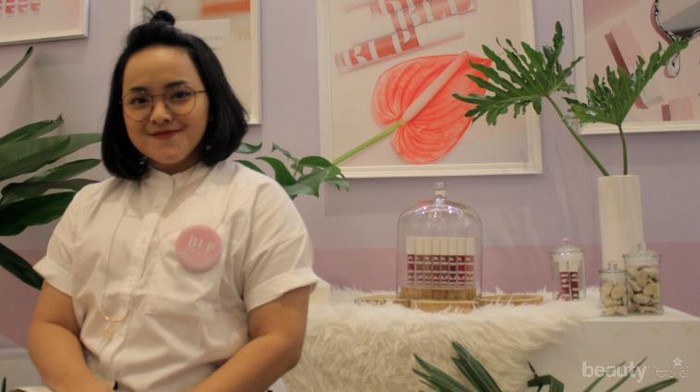 Ingin Cantik Seperti Lizzie Parra di Manapun Kamu Berada? Ikuti Tipsnya!