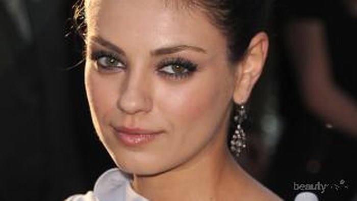 Smokey Eyes ala Mila Kunis akan Membuat Matamu Seperti Ini