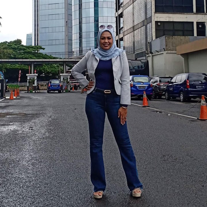 <p>Elly Suhari atau yang lebih dikenal dengan nama Elly Sugigi diketahui menjalani prosedur potong gigi pada Desember lalu. (Foto: Instagram @ellysugigi_real_)</p>