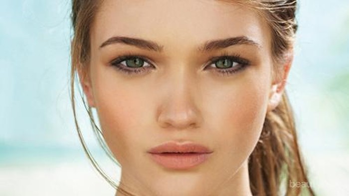 Trik Makeup Tepat untuk Samarkan Wajah Lelah