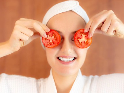 3 Tips Memanfaatkan Tomat Sebagai Skincare Alami