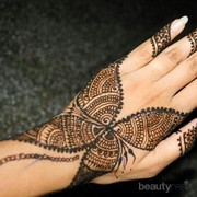 Warna Henna-mu Cepat Memudar? Lakukan Hal Ini