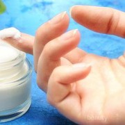 Waspada! Ini Ciri-ciri Krim Kosmetik Berbahaya
