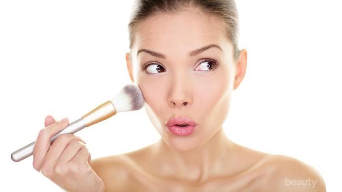 Kesalahan dalam Penggunaan Blush yang Mungkin Kamu Lakukan