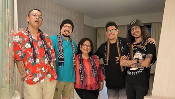 ANDY F NOYA DAN ISTRI TAK SETUJU DENGAN KALIMAT KIASAN