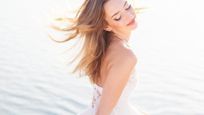 Buat Pria Terpikat dengan Menjaga Rambut Wangi Sepanjang Hari