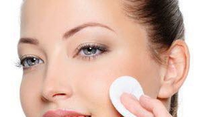 5 Produk Toner Untuk Kulit Berjerawat