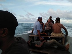 Perahu Rombongan Pengantar Jenazah Dihantam Ombak di Papua, 5 Orang Tewas