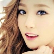 Tampil Glamor Dengan Eye Glitter Korea!