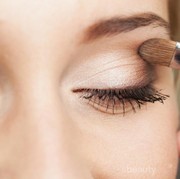 Ikuti Langkah Ini Saat Aplikasikan Eye Makeup dan Matamu Akan Terlihat Jauh lebih Cantik!