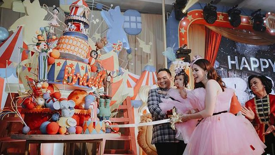 Jadi Istri Konglomerat, Momo Geisha Rayakan HUT Anak Penuh Kemewahan Momo Geisha rayakan ulang tahun sang anak dengan penuh kemewahan