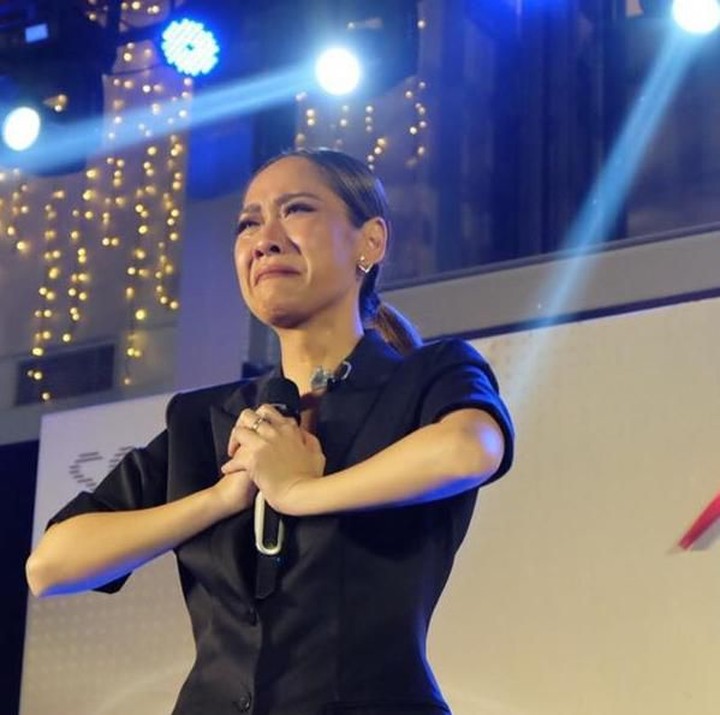 <p>Tangis BCL pecah saat ia menyanyikan lagu Karena Ku Cinta Kau. Penonton yang melihatnya tampak terenyuh. (Foto: Instagram @sq_dome)</p>