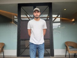 Akting dengan 54 Ekor Ular, Achmad Megantara Santuy