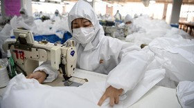 FOTO: Pabrik Coat Mendadak Jadi Pembuat Baju Antivirus Corona