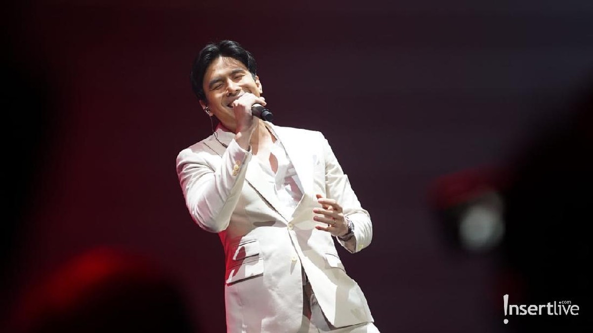 Christian Bautista menggelar konsernya bersama Bunga Citra Lestari dan Ronan Keating tadi malam&comma; Minggu &lpar;29&sol;2&rpar;&period; Yuk&comma; intip&excl;