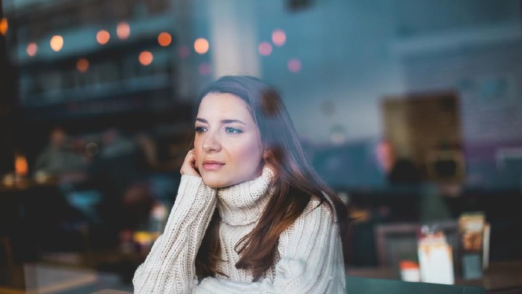 Simak lima zodiak apa saja yang hari ini tiba-tiba teringat kenangan di masa lalu. Coba move on ya, Bun. Jangan sampai kenangan masa lalu bikin gundah.
