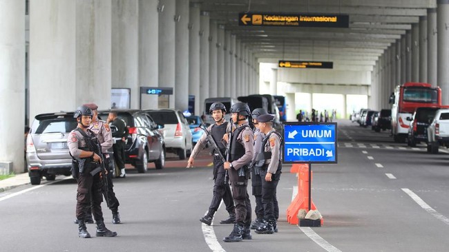 Sebanyak 69 ABK WNI Diamond Princesss diangkut menggunakan empat bus ke dermaga di Indramayu. Selanjutnya mereka akan menuju Pulau Sebaru kecil.