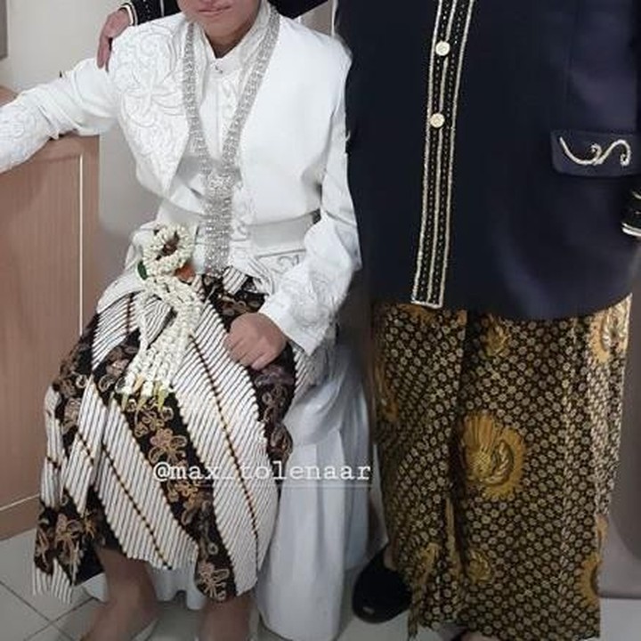 <p>Satrio yang terlihat deg-degan sebelum akad, didampingi kakak sulungnya, Andika Aria Sena. (Foto: Instagram @masari0)</p>