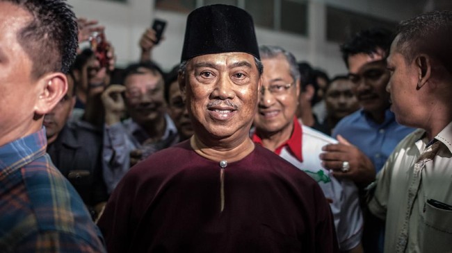 PM Malaysia, Muhyiddin Yassin, menyatakan menggantikan Mahathir Mohamad demi mengakhiri gejolak politik.