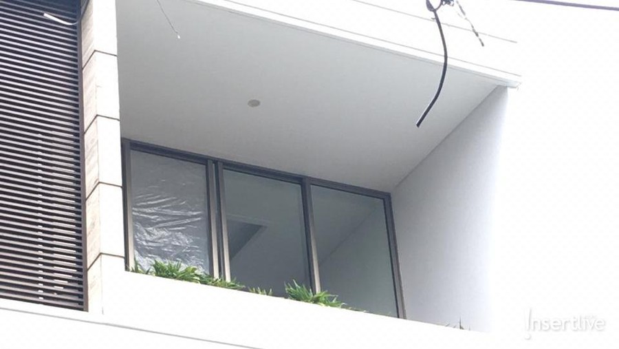 5 Fakta Teror Jendela Pecah Rumah Baru Dewi Perssik 5 Fakta Teror Jendela Pecah Rumah Baru Dewi Perssik