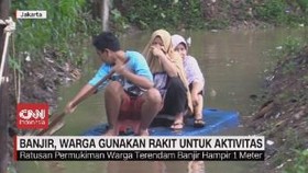 VIDEO: Banjir, Warga Gunakan Rakit untuk Aktivitas