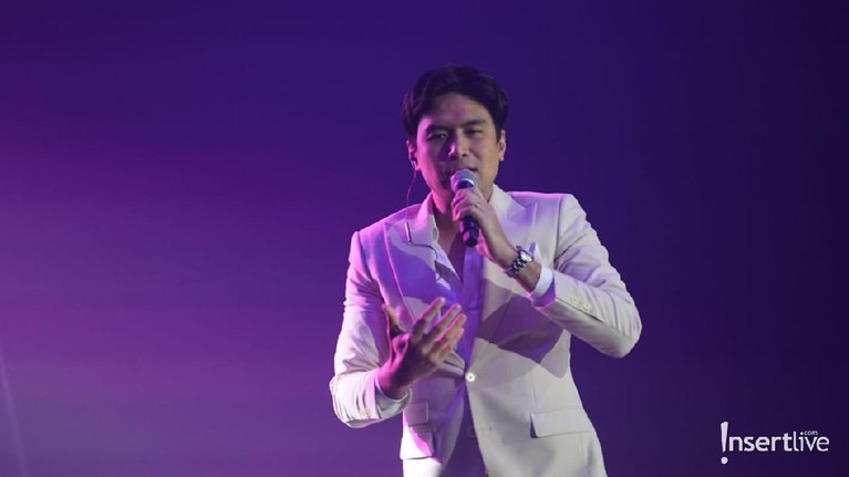 Intip Lagi Penampilan Christian Bautista Tadi Malam di Konser Ronan Keating Christian Bautista menggelar konsernya bersama Bunga Citra Lestari dan Ronan Keating tadi malam, Minggu (29/2). Yuk, intip!