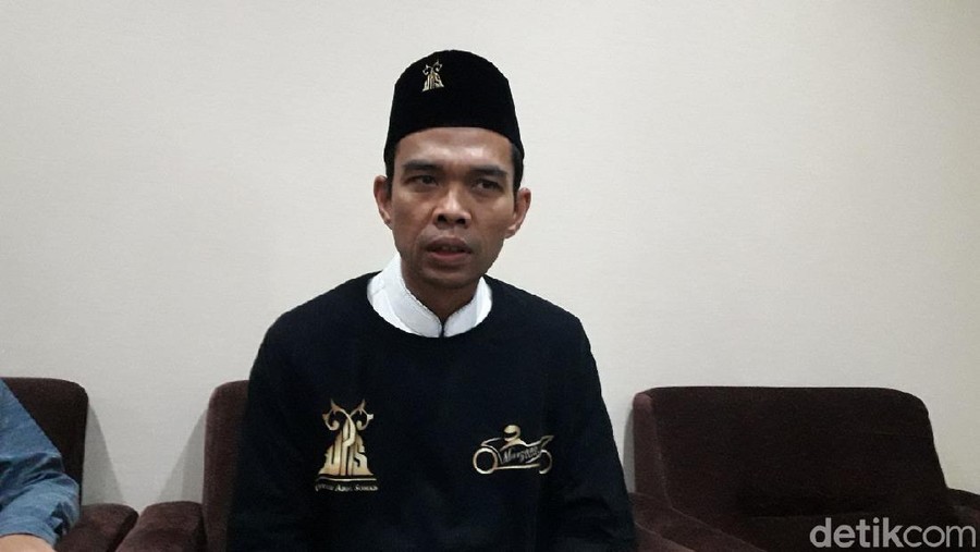 2 WNI Positif COVID-19, Ceramah UAS 'Corona Tentara Allah' Viral Lagi Mendadak, netizen mengingat lagi ceramah ustaz Abdul Somad yang viral karena menyebut virus itu tentara Allah terkait muslim Uighur.