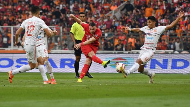 Polri Beri Lampu Hijau, Liga 1 2021 Bisa Digelar Kepala Bidang Kerja Sama Baintelkam Polri Kombes Pol Budi Sajidin menyebut pihak kepolisian telah memberikan lampu hijau bergulirnya Liga 1 2021.