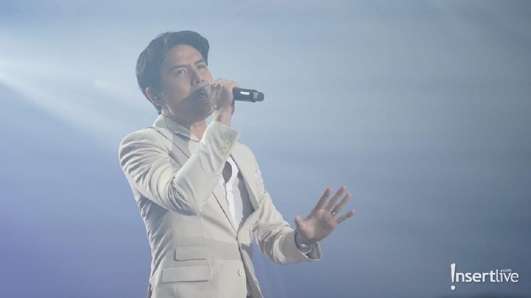Intip Lagi Penampilan Christian Bautista Tadi Malam di Konser Ronan Keating Christian Bautista menggelar konsernya bersama Bunga Citra Lestari dan Ronan Keating tadi malam, Minggu (29/2). Yuk, intip!