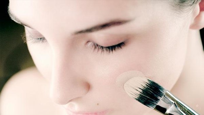 Foundation Liquid Terbaik untuk Kulit Berjerawat