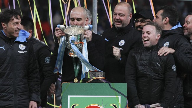 Beda dengan Liverpool, Manchester City menegaskan tak akan melakukan pemotongan gaji karyawan di tengah pandemi virus corona.