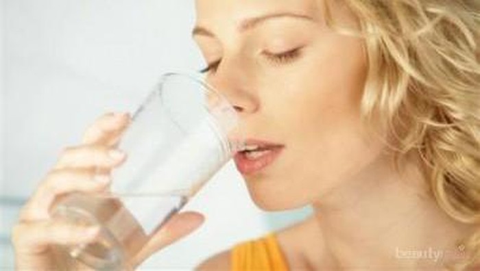 Cantik Dengan Rajin Mengkonsumsi Air Putih