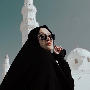 Unggah Foto Pakai Hijab, Siti Badriah Malah Kena Nyinyir