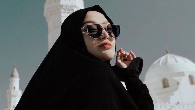 Unggah Foto Pakai Hijab, Siti Badriah Malah Kena Nyinyir Unggah Foto Pakai Hijab, Siti Badriah Malah Kena Nyinyir