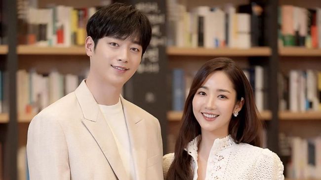 Pihak tim produksi drama Korea When the Weather si Fine menyebut tengah menjadwalkan kembali jadwal syuting demi menghindari wabah virus corona.