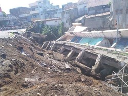 Detik-detik 9 Ruko di Jember Ambruk, Terdengar Retakan Keramik