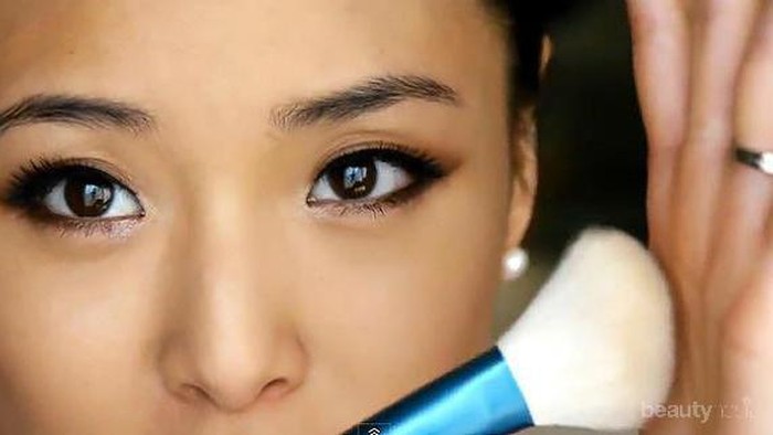 Teknik Dasar Menggunakan Blush & Highlight untuk Wajah Lebih Tirus