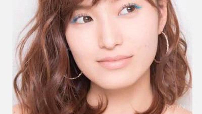 Tampil Fun & Energetic Dengan Blue Eyeliner Makeup