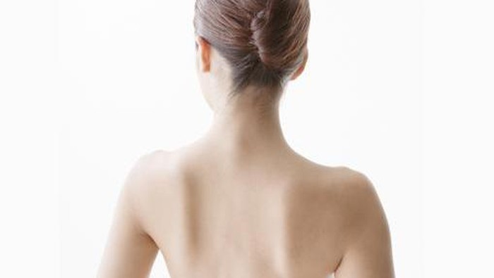 6 Cara Mudah Hilangkan Jerawat Punggung