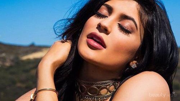 Tips & Trik Menggunakan Lip Liner untuk Membentuk Bibir Indah