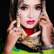 Inspirasi Warna Makeup Glamour untuk Momen Spesial