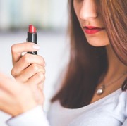 Ini 5 Rekomendasi Lipstik Halal yang Bagus dan Tahan Lama, Penasaran?